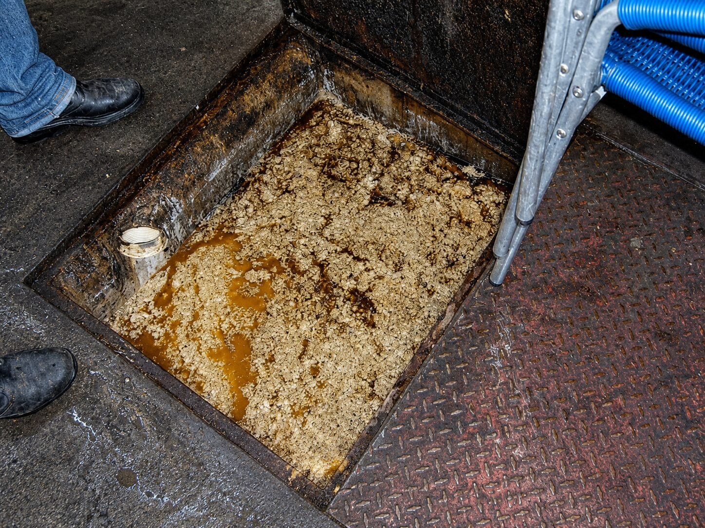 Desentupimento e limpeza de caixa de gordura - Hidro Rafa Tec